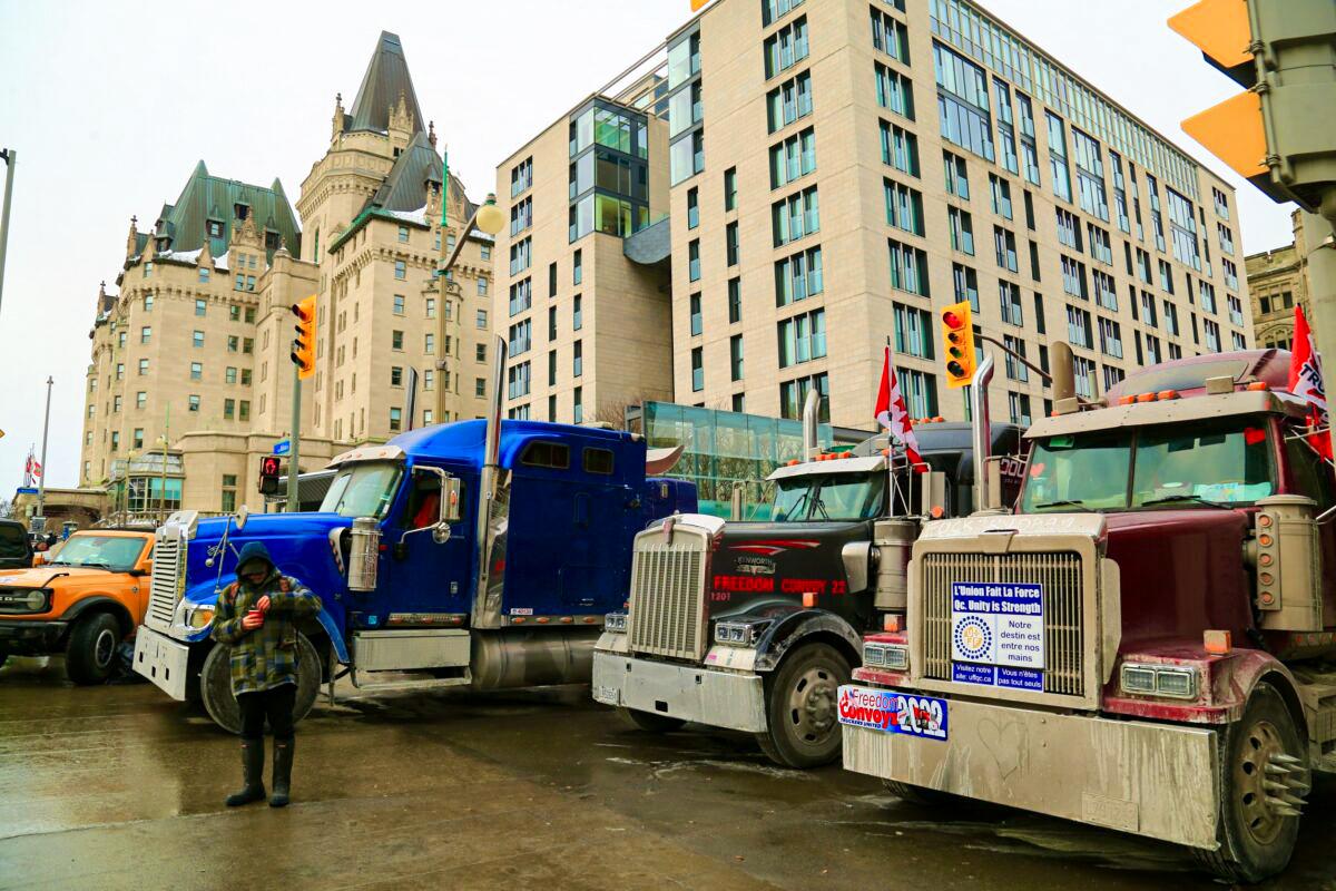 GoFundMe Says All Donations to Trucker Convoy Will Be Automatically Refunded; Florida to Investigate