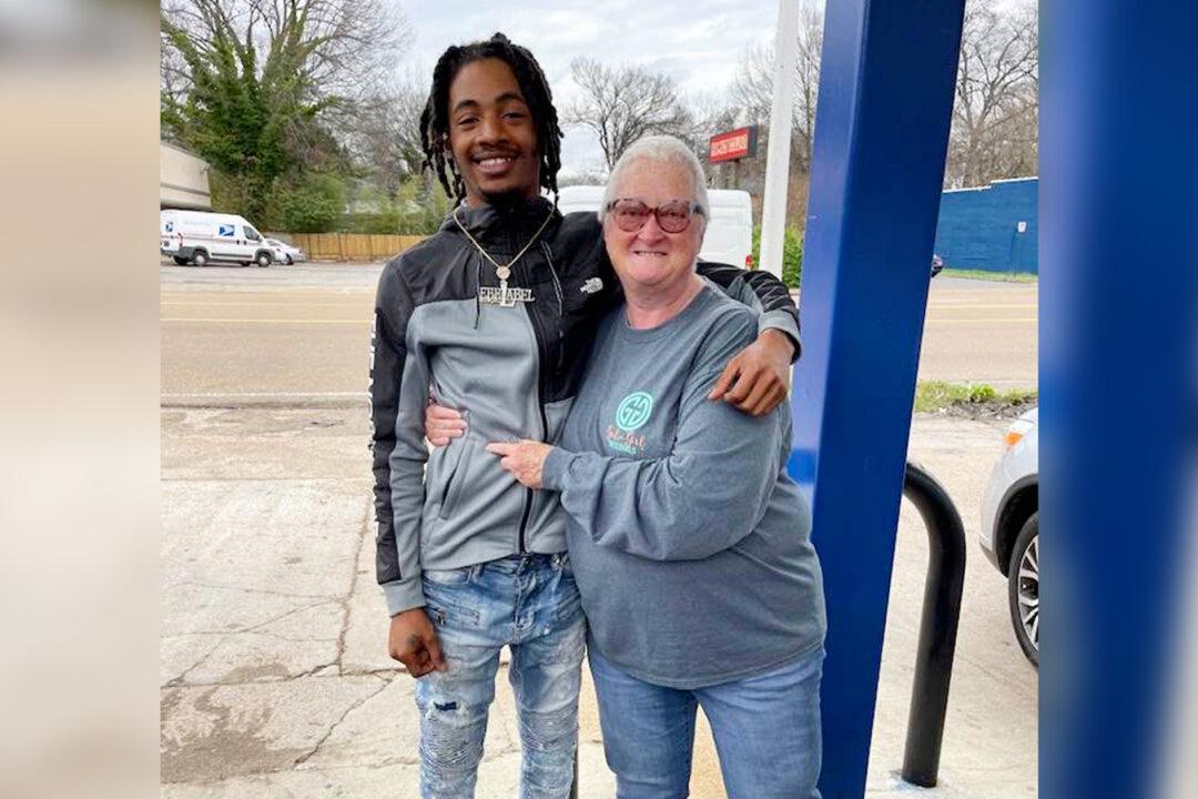 Memphis Woman Says Youth Deserve Praise After Young Man ‘Insisted’ on Paying for Her Gas