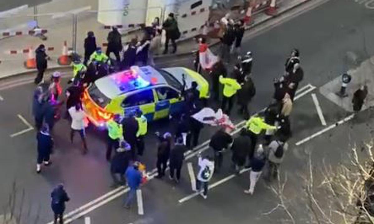 Johnson Resists Pressure to Apologise After Starmer Confronted by Protesters