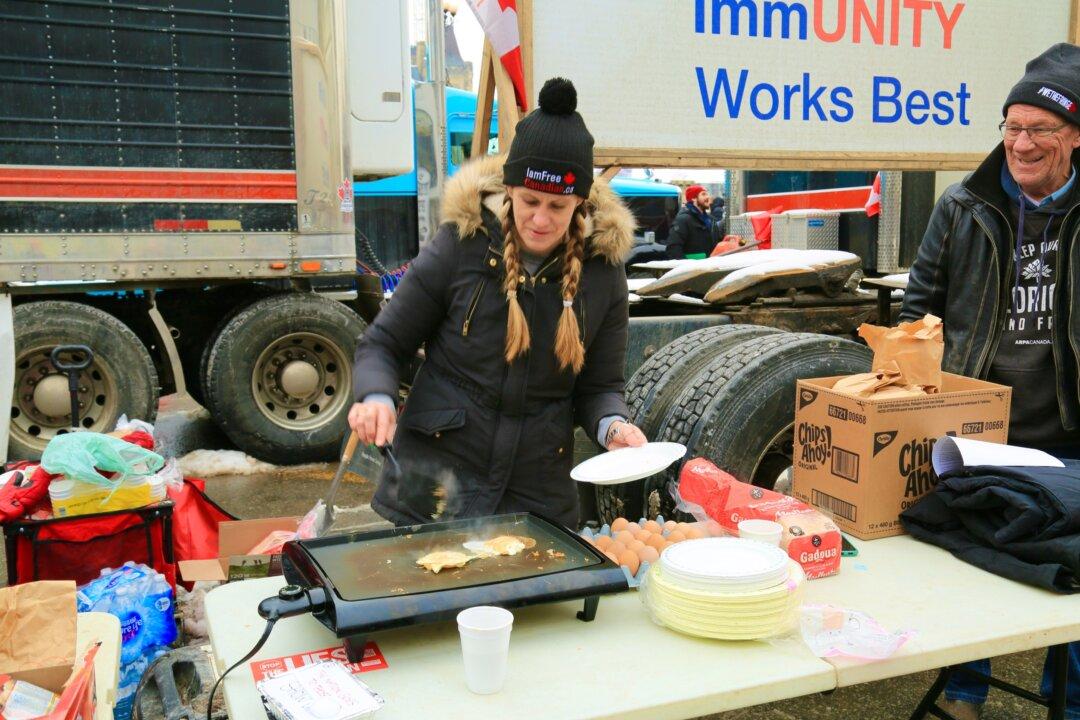 Photo Report: Trucker Protest Continues in Ottawa, in the Second Week Since Convoy’s Arrival