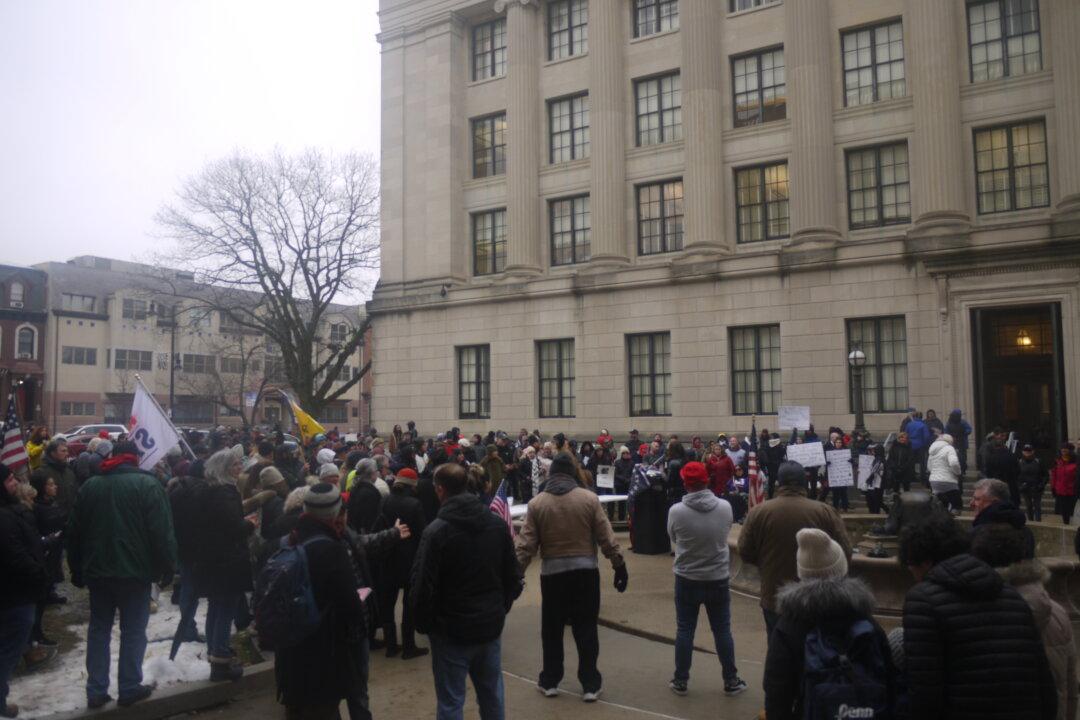 New Jerseyans Rally Against Tightening COVID-19 Vaccine Mandates