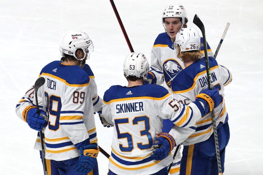 NHL Roundup: Jeff Skinner Tallies 4 Goals as Sabres Beat Canadiens