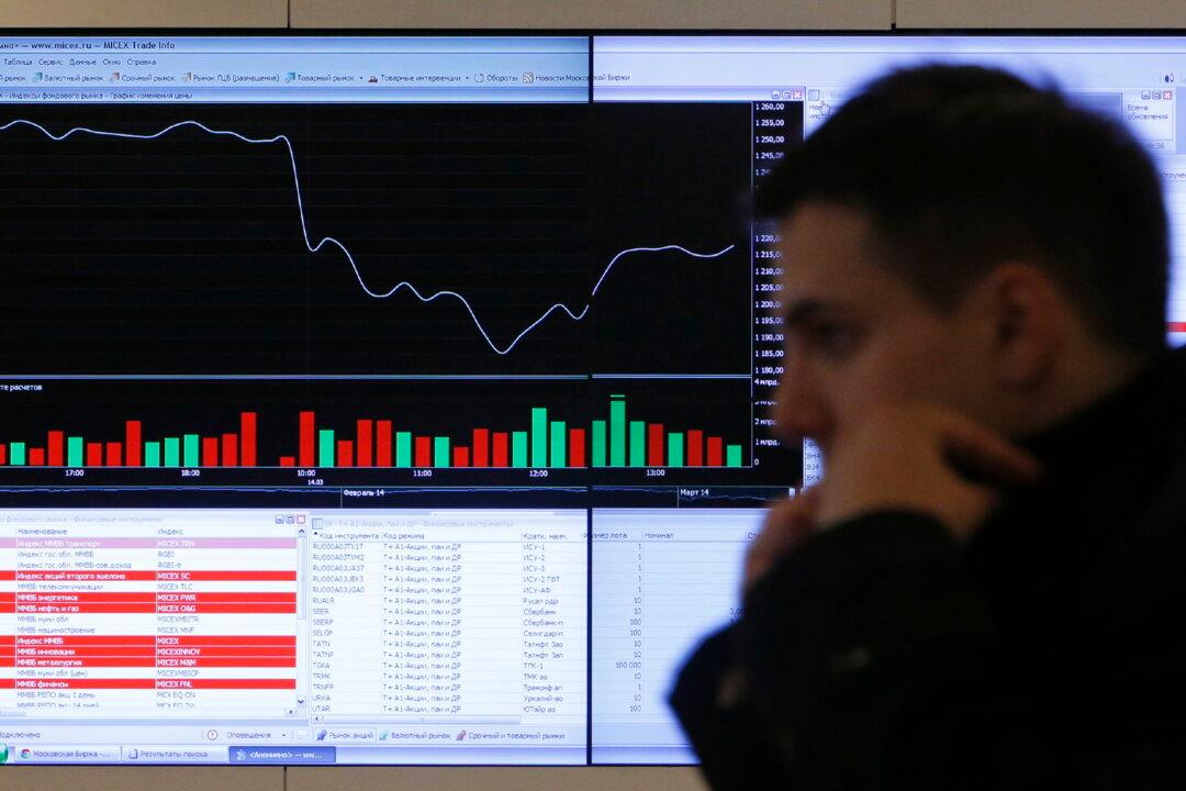 Russian Stocks Plunge on Invasion News, Central Bank Rolls out Emergency Support