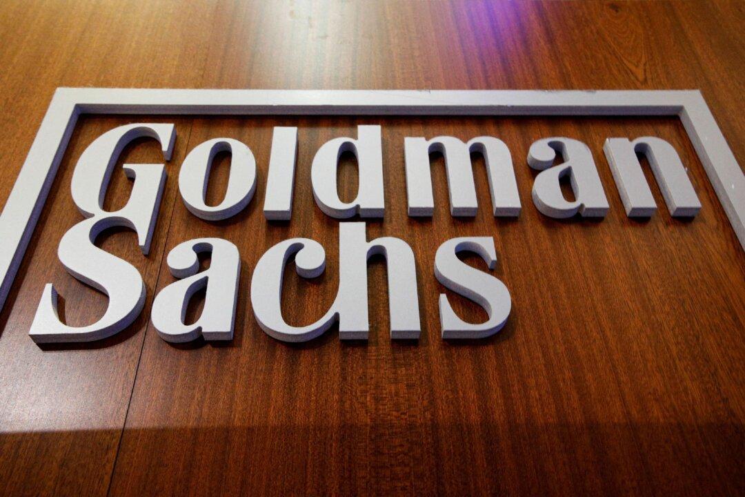 Goldman Sachs Profit Nearly Halves on Slowdown in Dealmaking