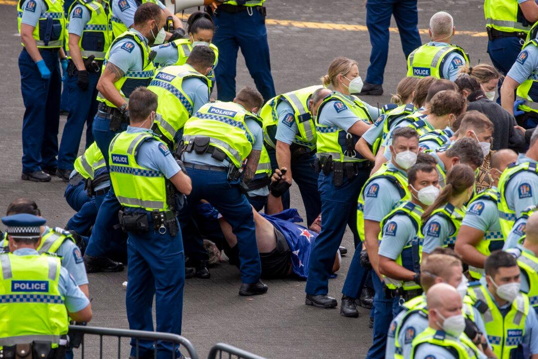 Police Arrest Convoy Protesters at New Zealand’s Parliament