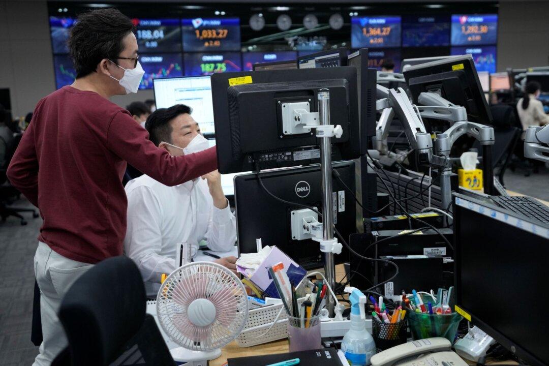 Global Shares Rise as Investors Eye US Inflation Report