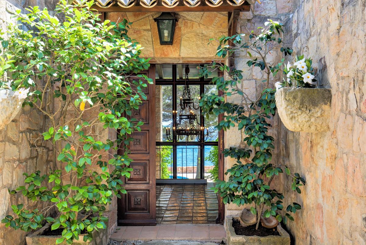 Entering the villa, there’s an immediate sense of style, but not ostentatiousness. The house was designed to be lived in, and for entertaining. Earthy, warm, materials and provincial flair add to the sense of welcoming. (Courtesy of Carlton International)