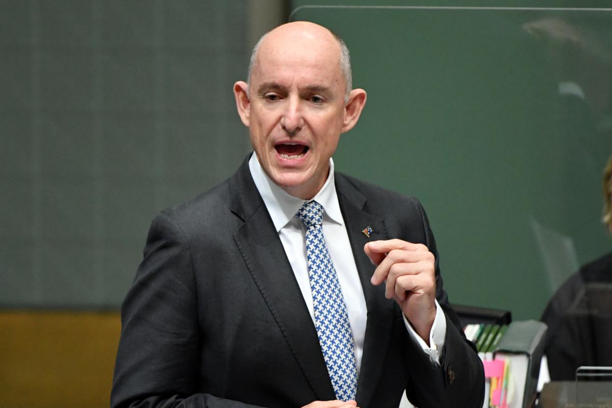 Labor Is ‘Chasing Some Artificial Number’ When Pushing for Wage Rise: Employment Minister