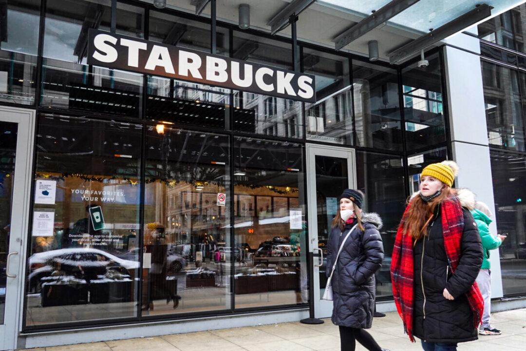 Union Efforts Grow Across Starbucks Stores Amid National Labor Shortage