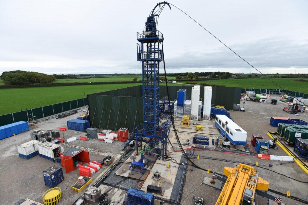 UK Government Urged to Halt Sealing of Fracking Wells Amid Energy Crisis