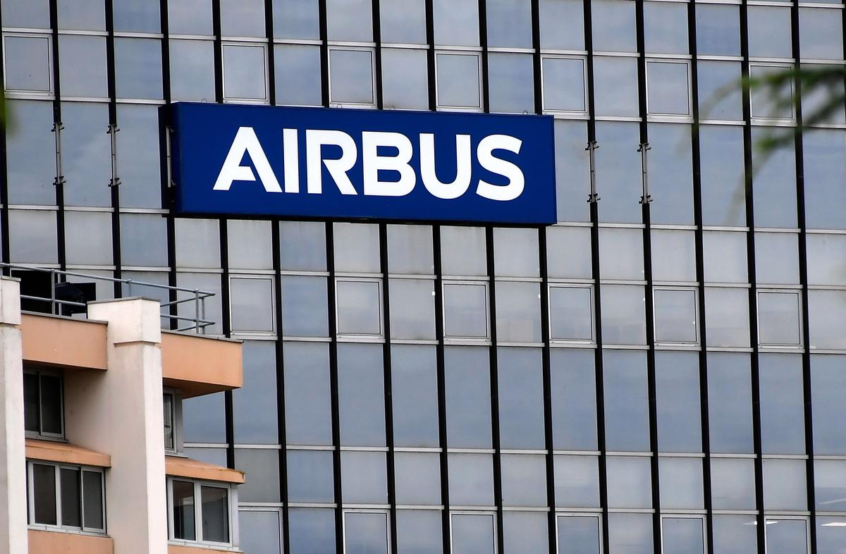Airbus Halts Russia Parts, Studying Engineering Center Options