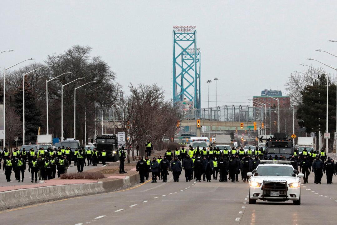 Major US–Canada Border Crossing Reopens After Being Blocked by Protesters