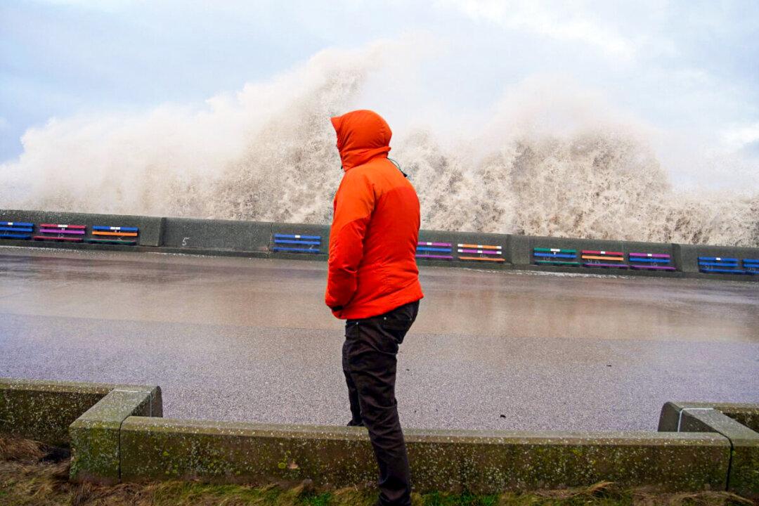 UK to Be Hit by 2 Storms in 3 Days as Forecasters Warn of 90Mph Winds
