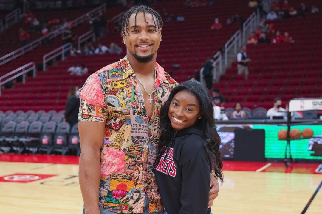 Simone Biles Is Engaged to Houston Texans’ Safety Jonathan Owens