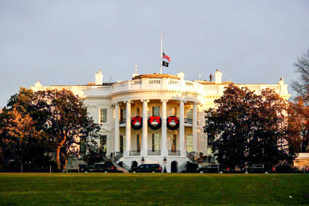 Senior Biden Communications Director Announces White House Departure