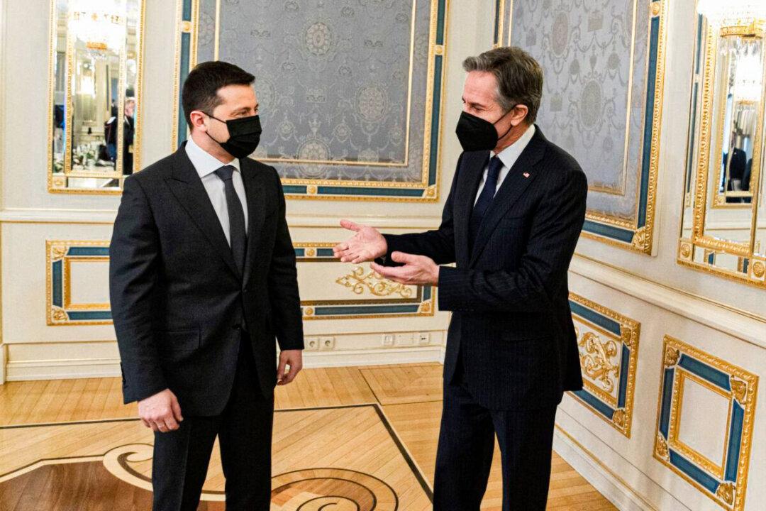 US Offering Ukraine $1 Billion Sovereign Loan Guarantee to Bolster Economic Stability