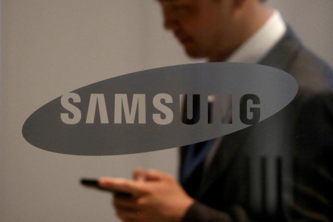 Samsung Electronics Unions Threaten First-Ever Strike, Impact Unclear
