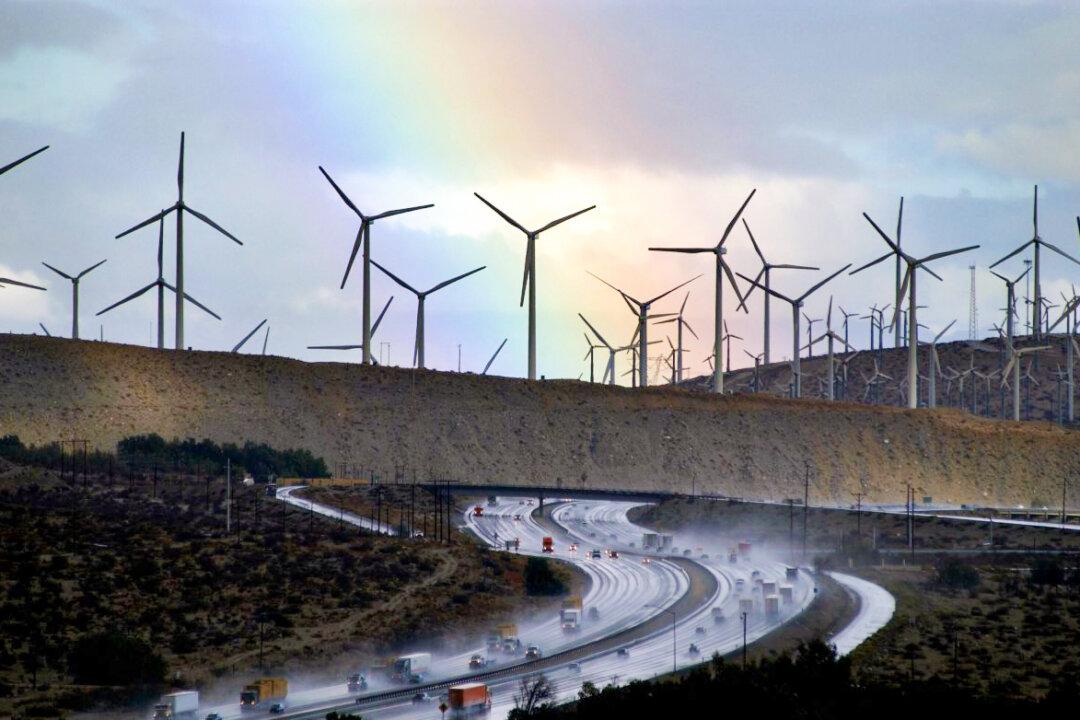 United States Walking on Energy Tightrope as Biden Dumps Money Into Renewables, Warns Expert