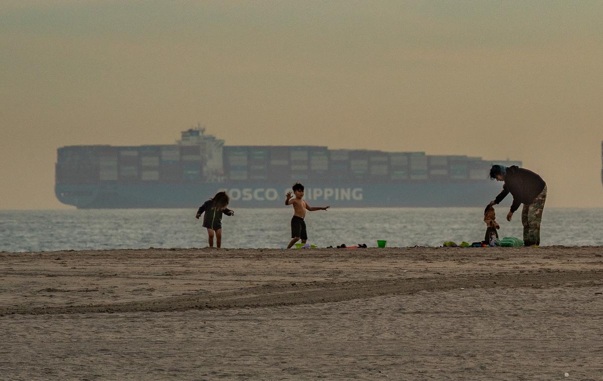 LA Port Reports Spike in Emissions During Cargo Ship Backups