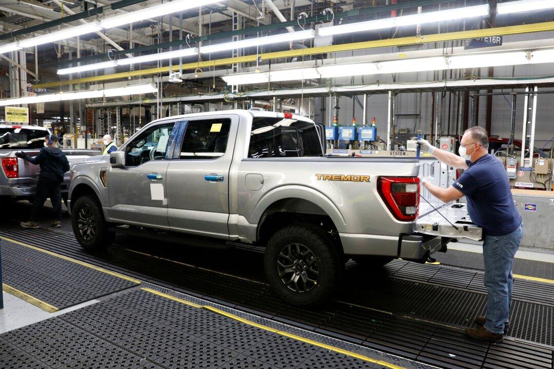 US Manufacturing Output Rises Moderately in January