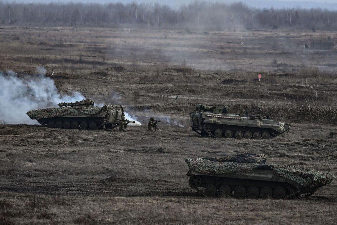 Breakaway Ukrainian Regions Order Mass Evacuations