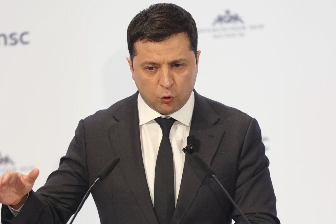 Ukrainian President Suggests Developing Sanction Package to Deter Russian Aggression