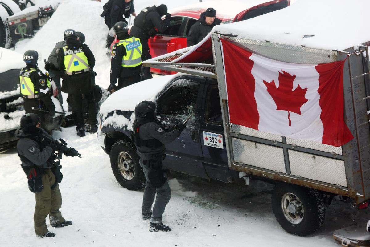 RCMP Commissioner Relayed Advice to Ministers to Negotiate Before Using Force on Convoy Protesters