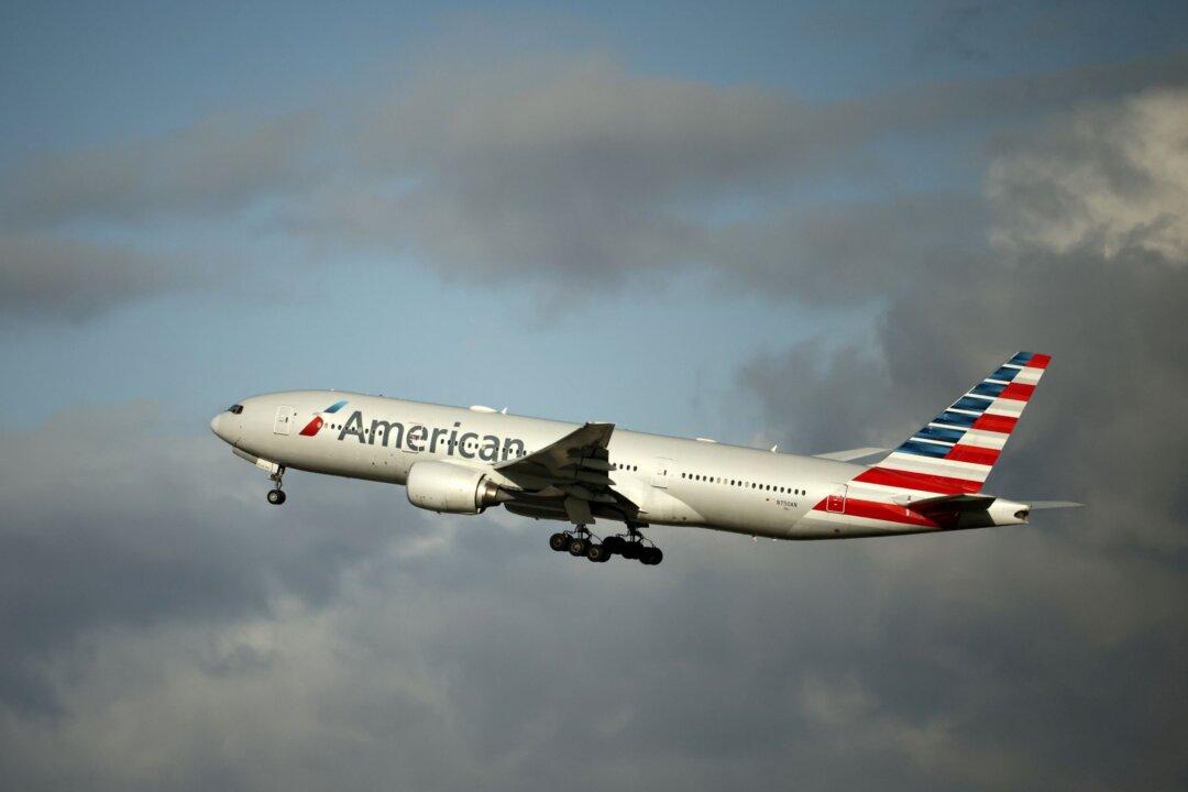 American Airlines’ Boeing 777 Flight Lands Safely After Possible ‘Mechanical Issue’