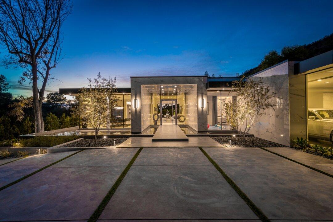 A Redux of Dean Martin’s Beverly Hills Estate Lists for Nearly $30 Million