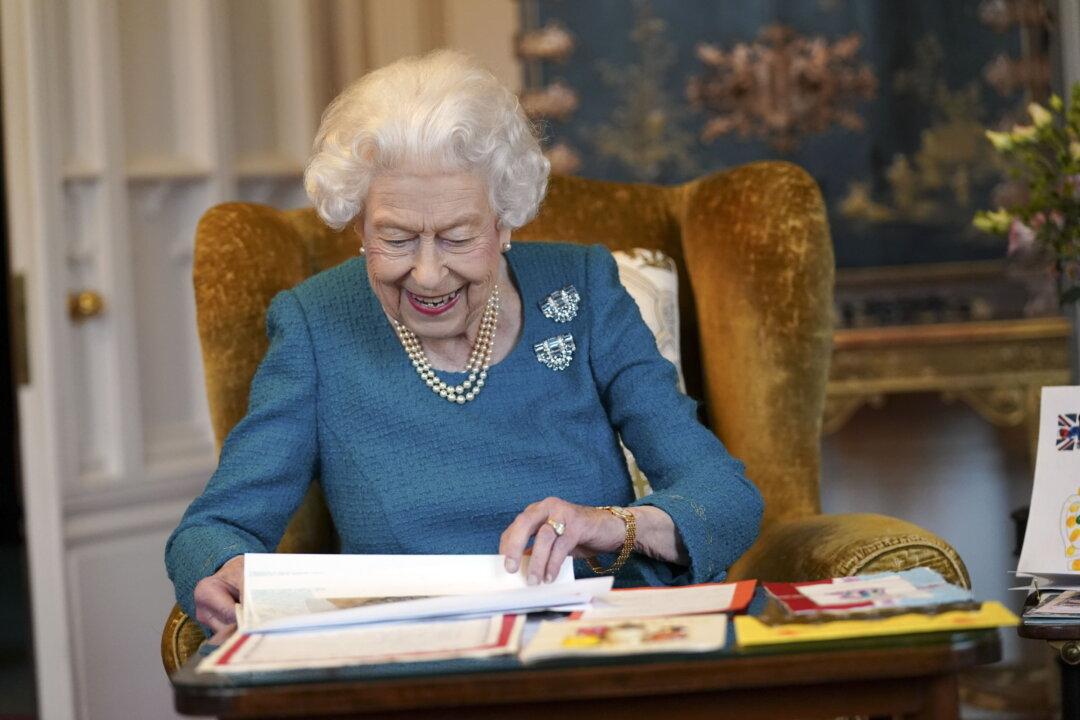 Queen Elizabeth II Versus Xi Jinping: Differences in Leader Recognition