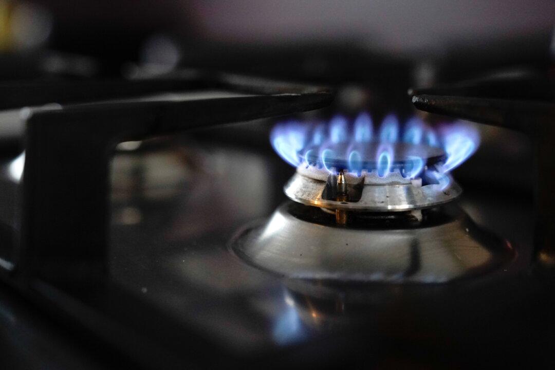 UK Energy Bills to Rise by 54 Percent as Regulator Approves Historic Price Cap Lift