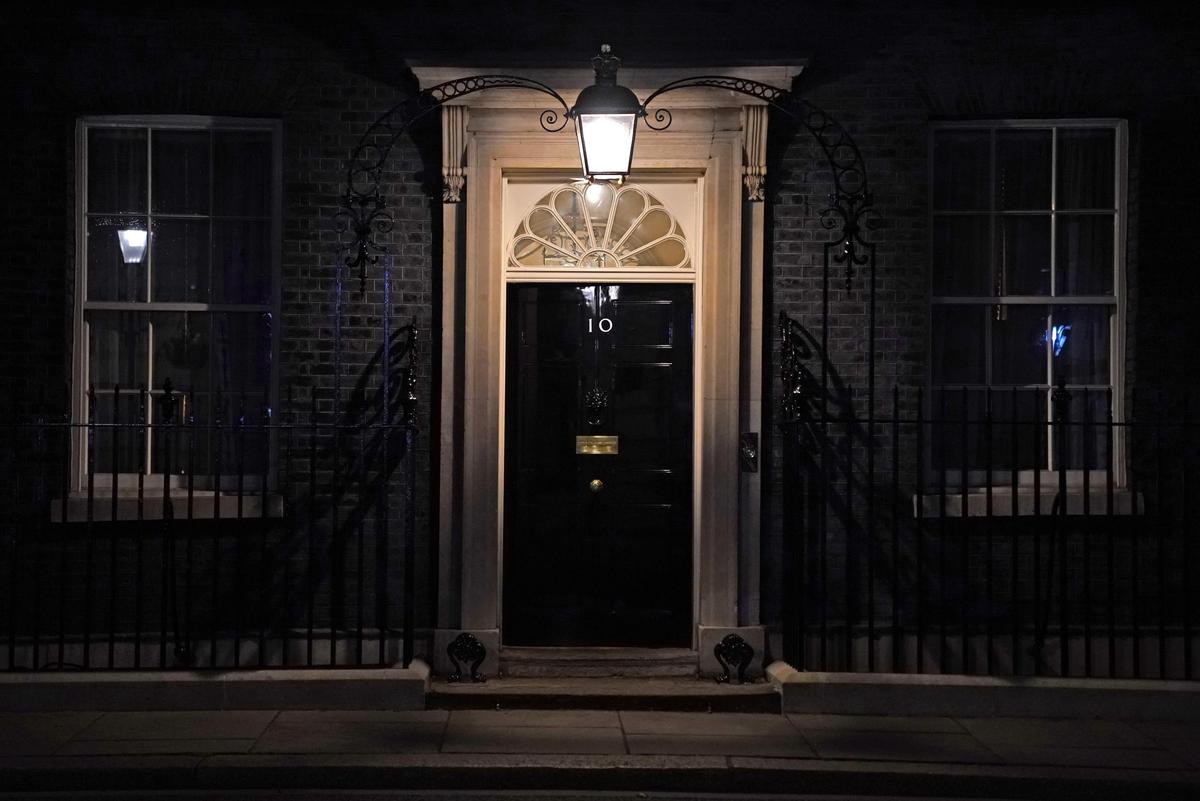 5 Downing Street Aides Resign Within 24 Hours
