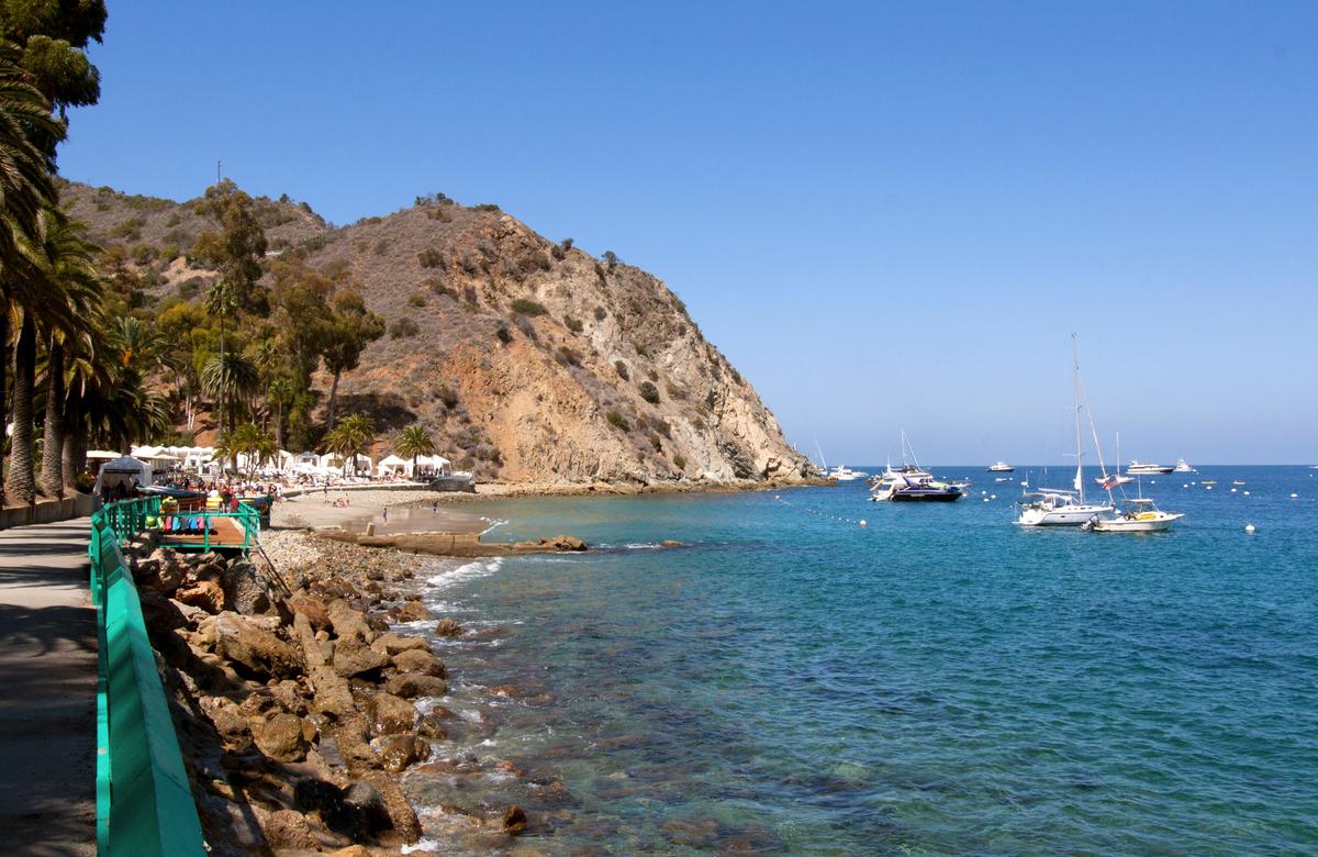 View of Descanso beach, from a waterfront walkway in Avalon, on Catalina Island. (Jeff Perkin for American Essence)