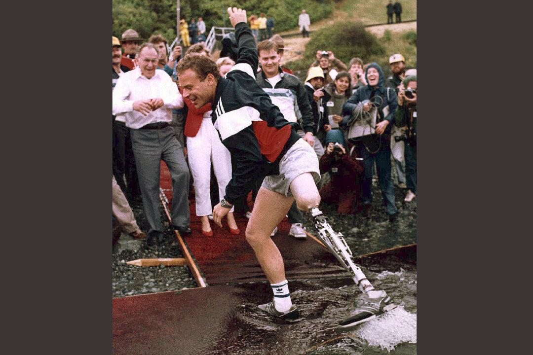 Steve Fonyo, Who Lost Leg to Cancer and Ran Across Canada to Raise Funds, Dead at 56