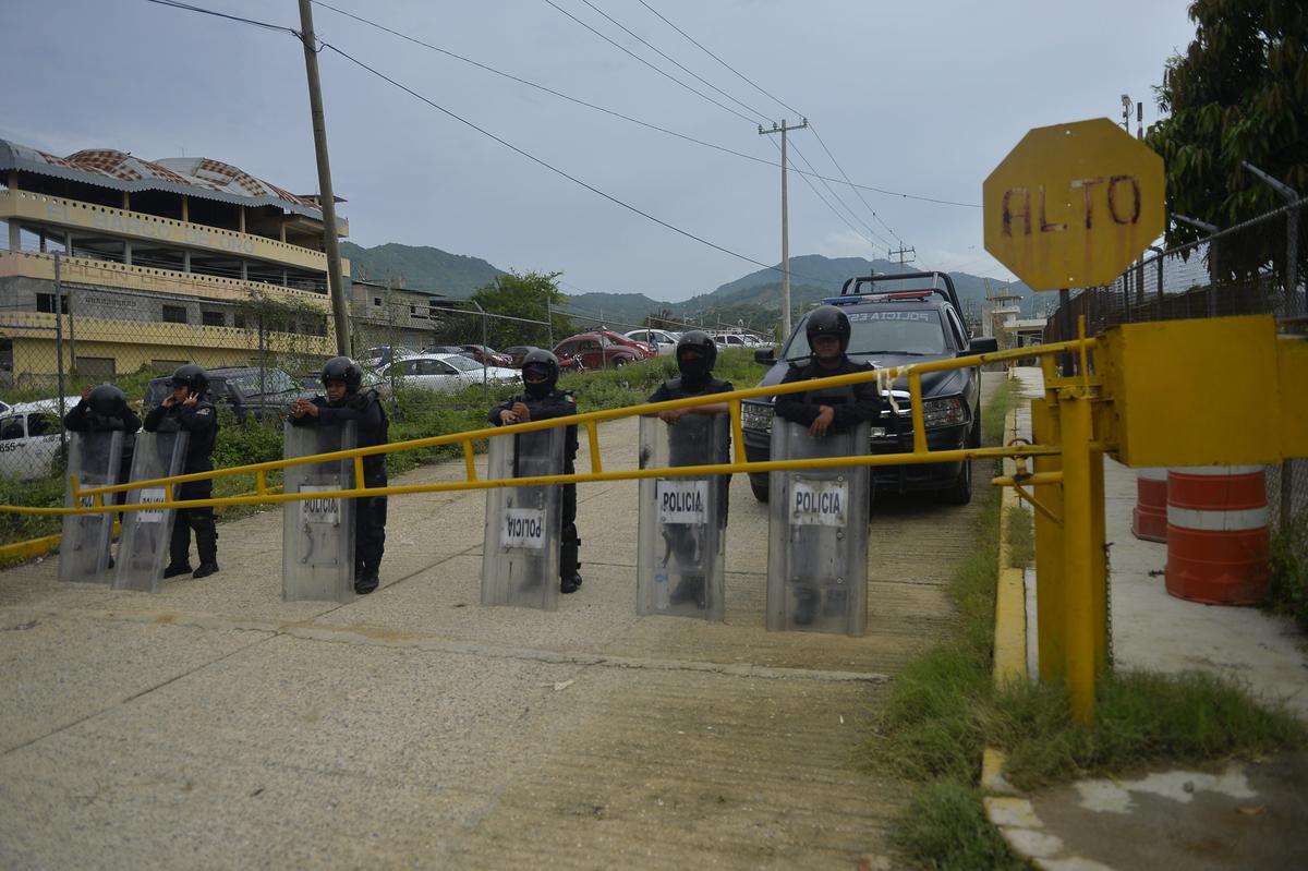 Riot Inside Mexican Prison Injures 20 Officers in Acapulco