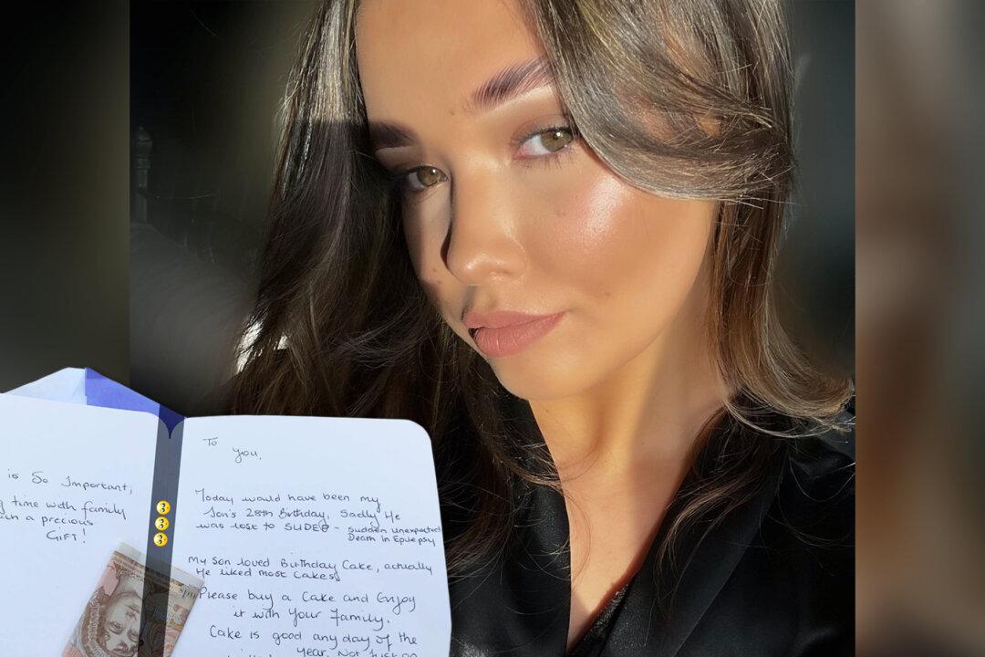 Woman is ‘Emotional’ After Receiving a Handwritten Card and $13 From a Stranger on the Street