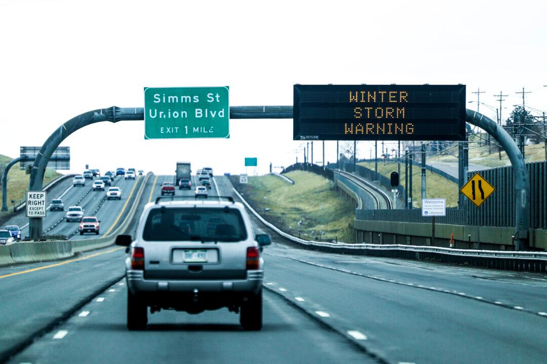 2 Winter Systems Blast the US With Heavy Snow, Gusty Winds