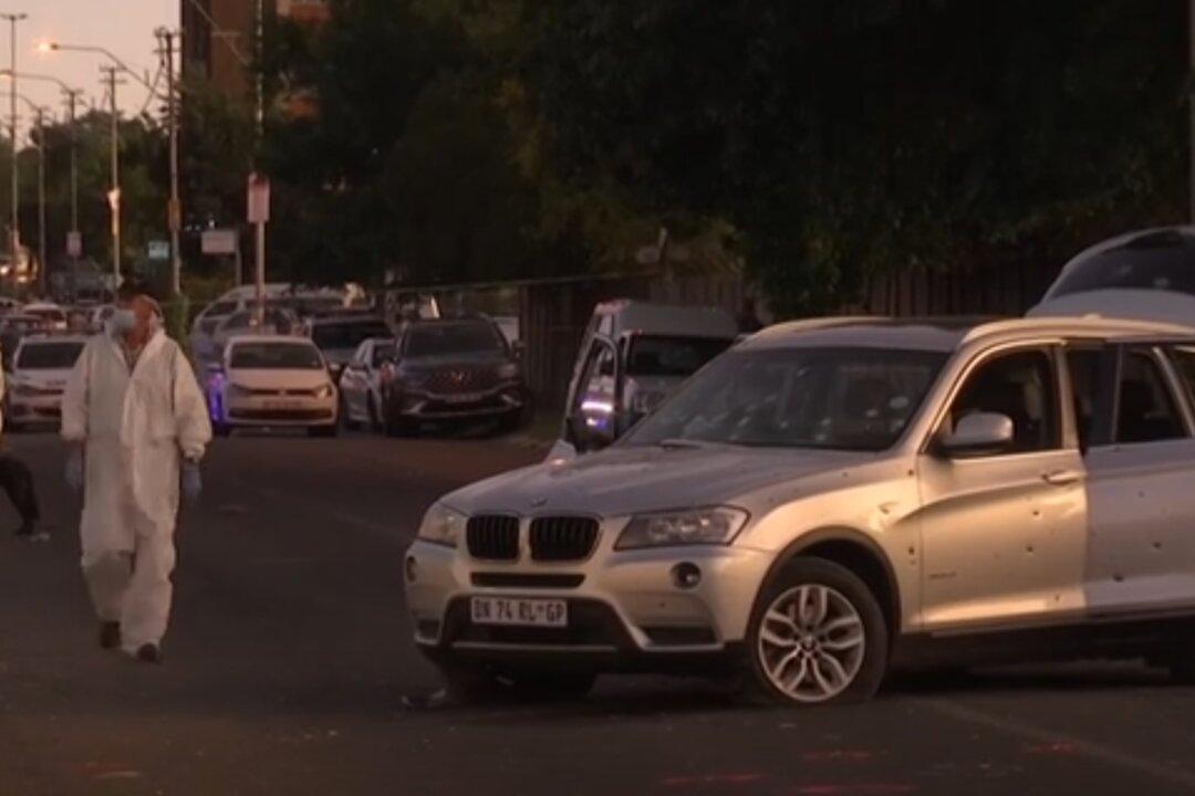 Johannesburg Police and Suspected Robbers in Shootout
