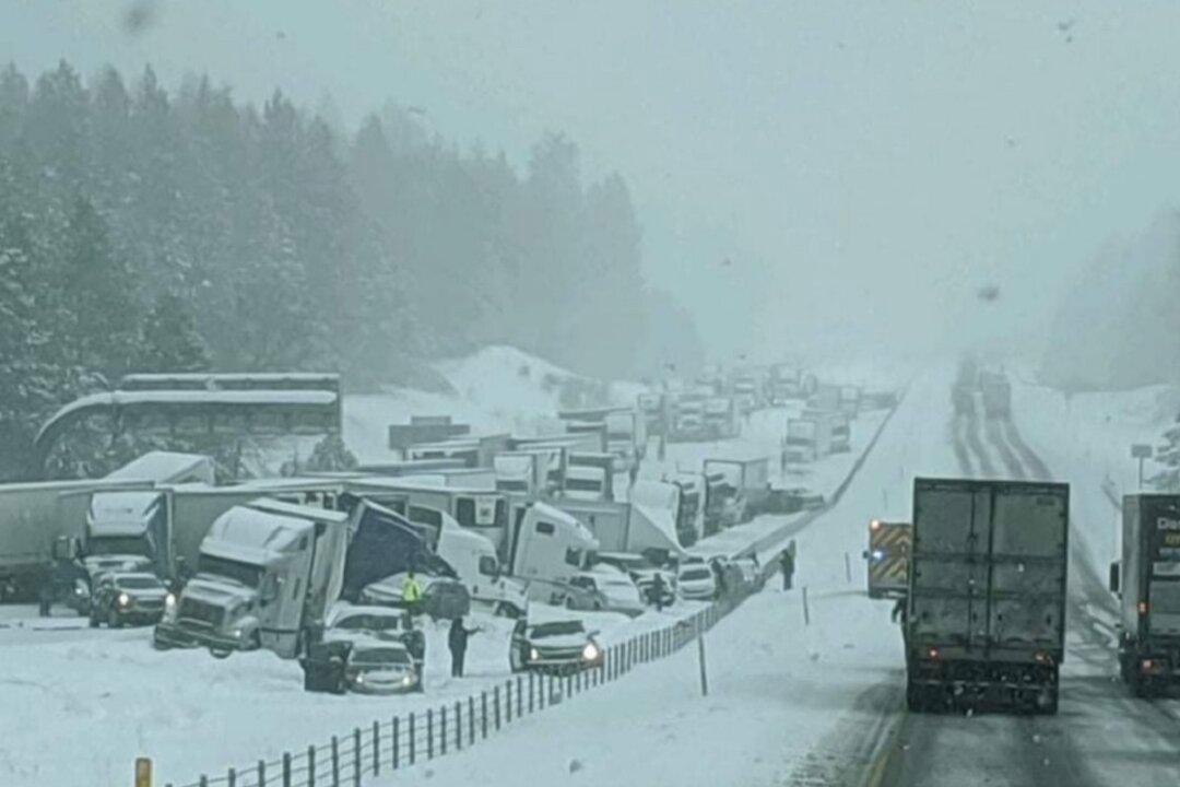Massive Pile-Up Strands Drivers on Oregon’s I-84