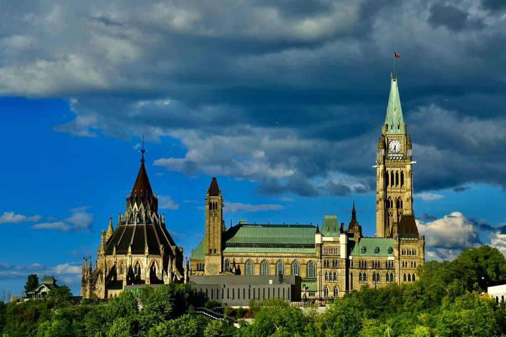 Lawyers Urge Parliamentarians Not to Pass Emergencies Act Motion, as Senators Debate the Matter