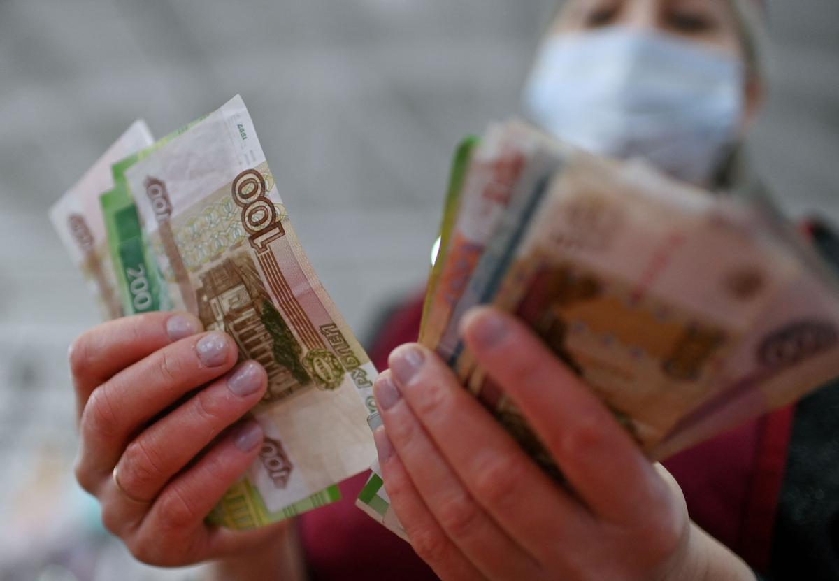 Russian Official Claims Country Will Survive ‘Emotional’ Market Reaction