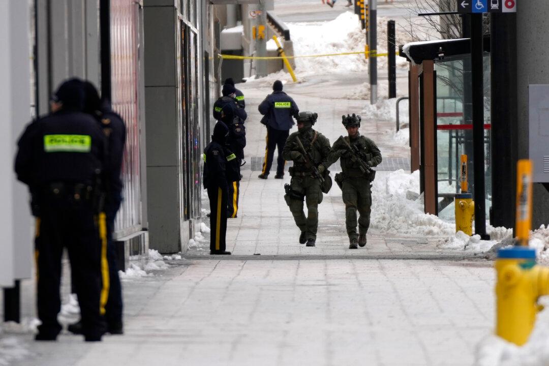 Ottawa Man Faces Robbery, Firearms Charges in Rideau Centre Robbery