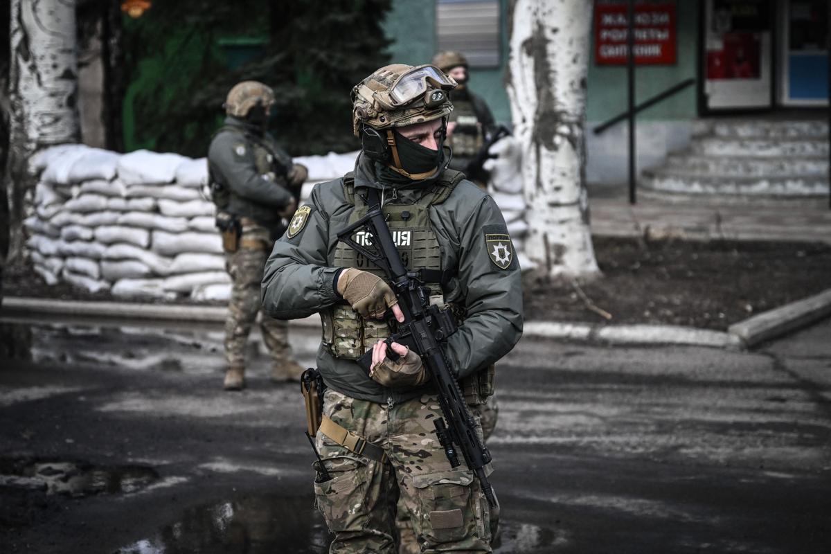 Ukrainian troops patrol in the town of Novoluhanske, eastern Ukraine, on Feb. 19, 2022. (Aris Messinis/AFP via Getty Images)