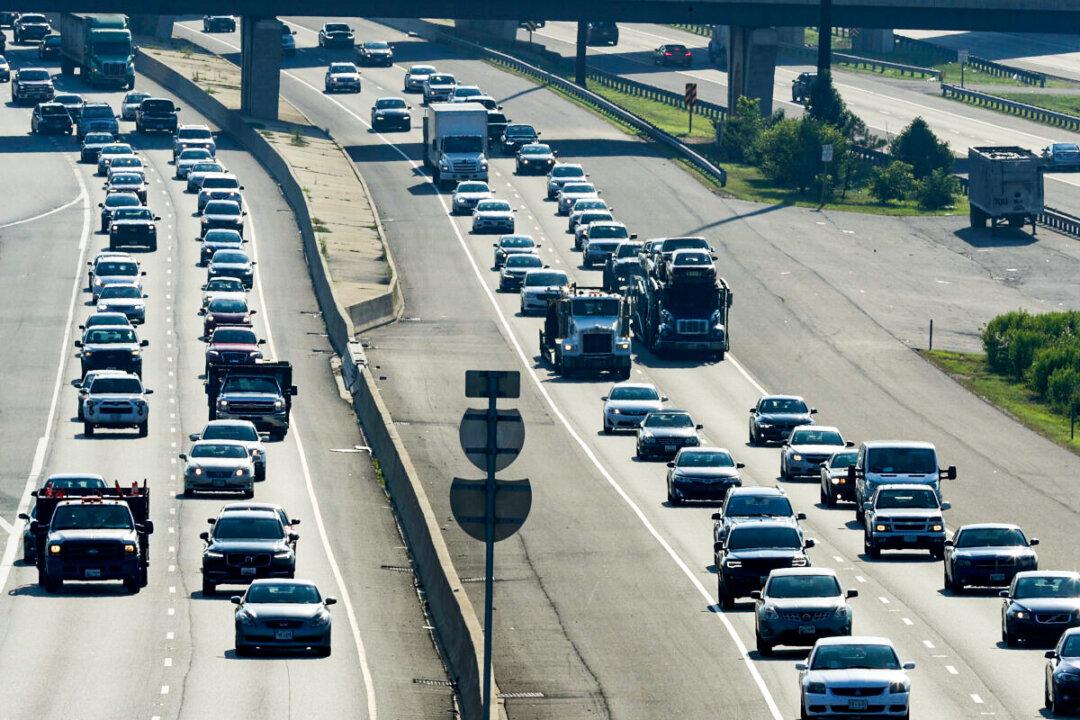US Trucker Convoy to ‘Shut Down’ Traffic on Major Roads Outside Washington: Organizer
