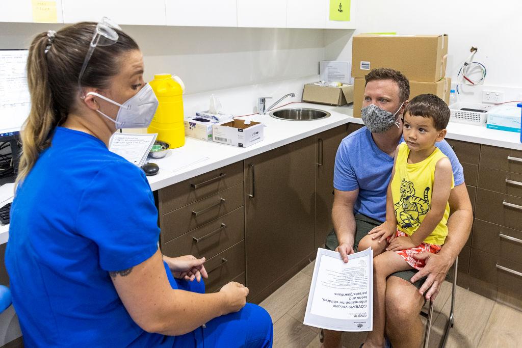 Health Expert Calls on Australian States to Lift Mask Mandates in Schools