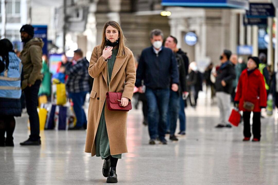 UK Workers Suffer Biggest Drop in Real Pay in 9 Years: Official Data