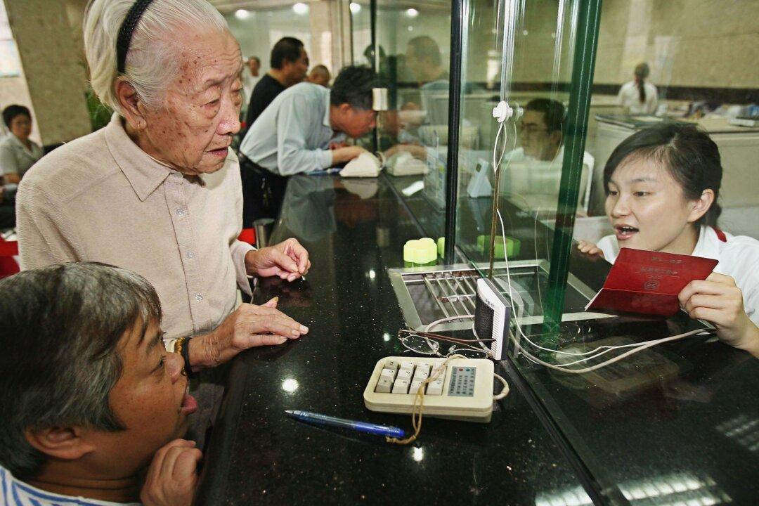 China to Delay Retirement Age in Bid to Ease Pension Fund Crisis: Experts