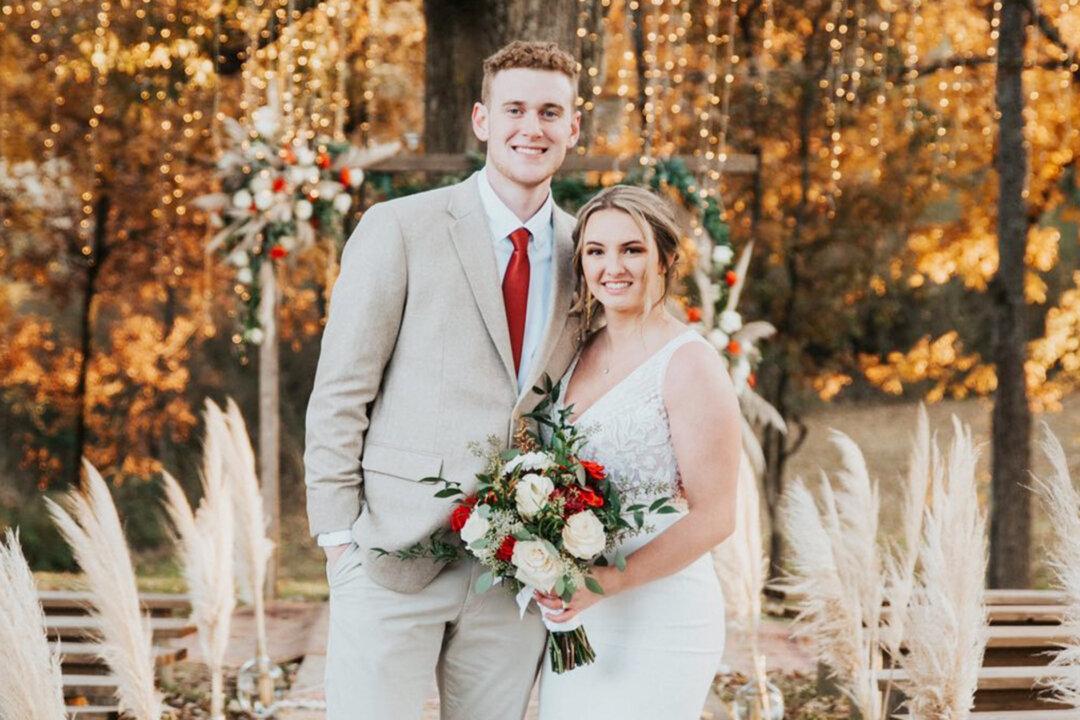 Bride Surprises Groom and His Deaf Parents by Signing Her Wedding Vows