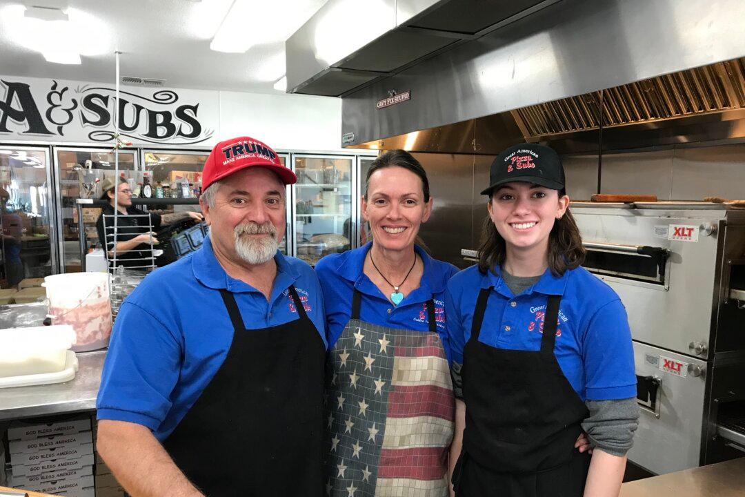 Major US Truck Convoy Gets Free Food, Loads of Donations After Starting Cross-Country Trek