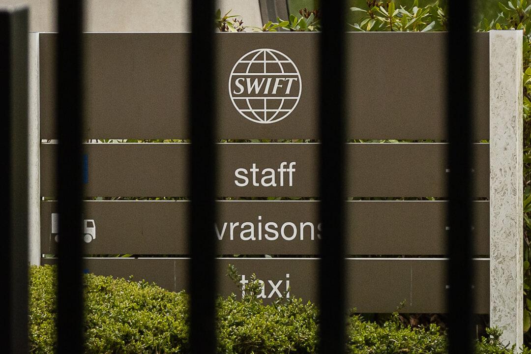 SWIFT Ban Is a Major Blow on Russia and Puts China in a Dilemma: Experts